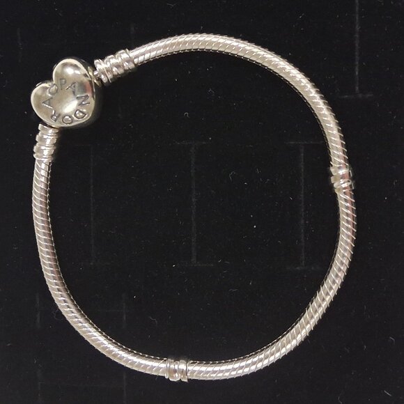 Pandora Moments Heart & Snake Chain Bracelet – Style 590719-17